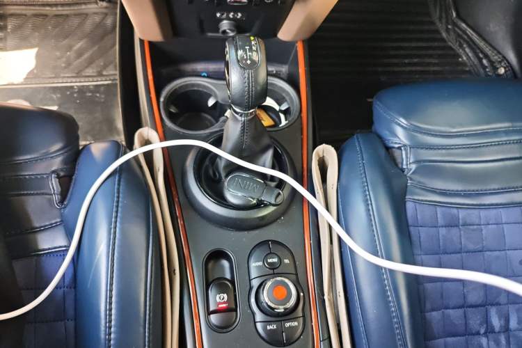 Used MINI Countryman 2017 1.5T COOPER ALL4 Traveler Gear Lever