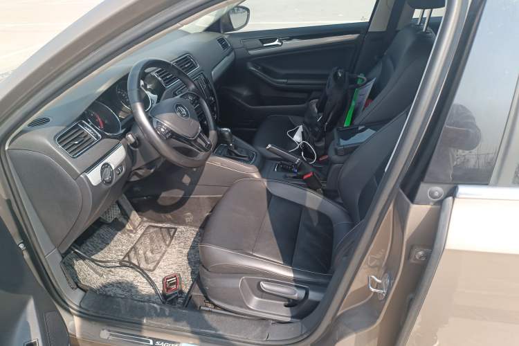 Used Volkswagen Sagitar 2017 180TSI Automatic Luxury Edition