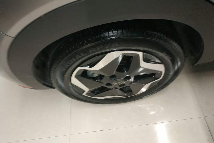 Used BYD Dolphin 2021 405 km Fashion Edition Right Rear Wheel Hub