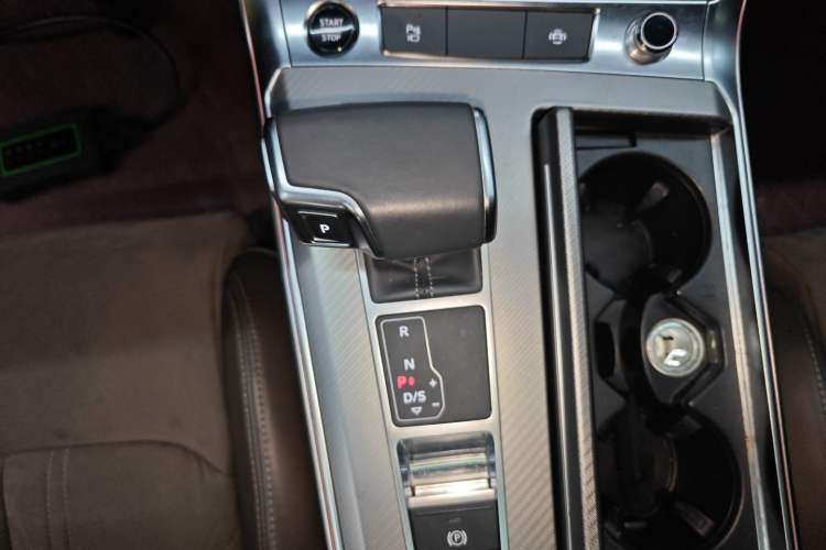 Used Audi A7L 2024 45TFSI S-line Dream-Building Edition Flow Crystal Package
