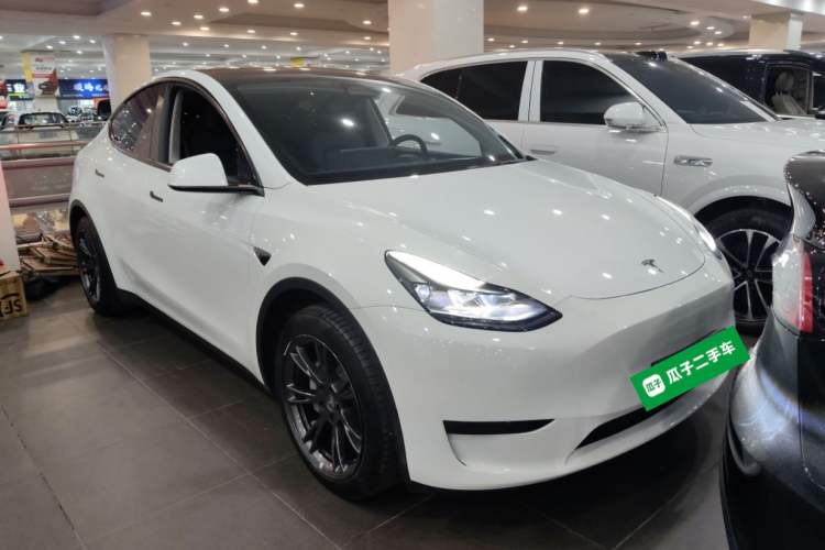 Used Tesla Model Y 2023 Rear-Wheel-Drive Version Front Right 45 Deg