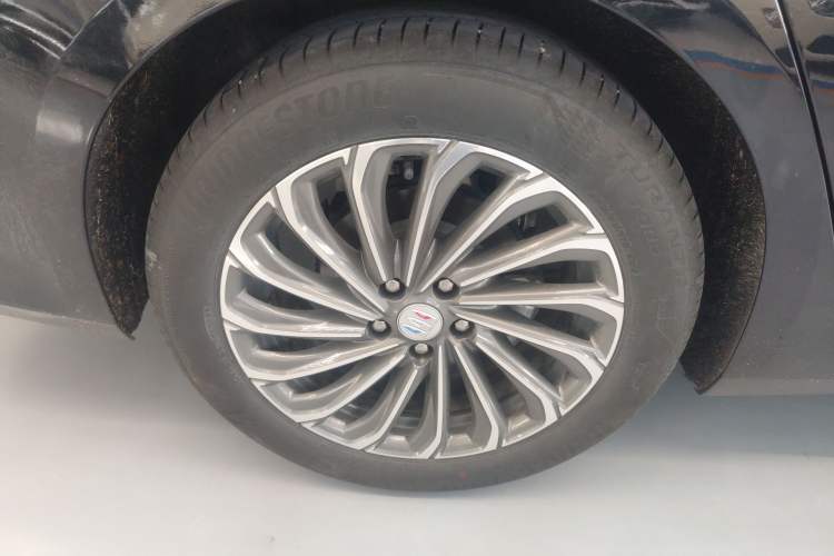 Used Buick LaCrosse 2023 28T Prestige Edition Right Rear Wheel Hub