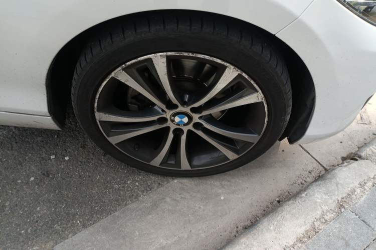 Used BMW 2 Series 2019 225i Sport Design Package Right Front Wheel Hub