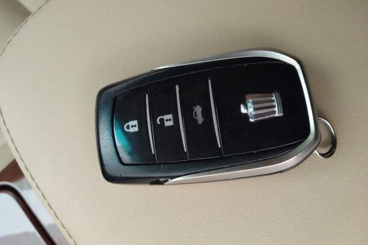 Used Toyota Crown 2012 2.5L Royal Leather Edition
