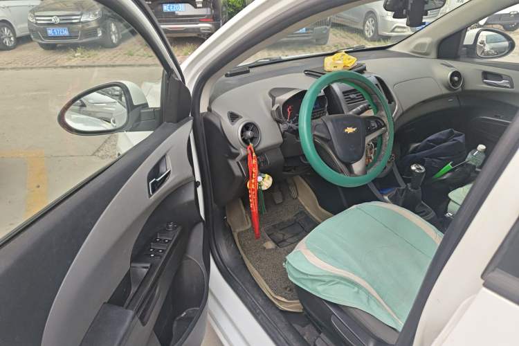 Used Chevrolet Aveo Sonic 2011 Sedan 1.4L MT SL