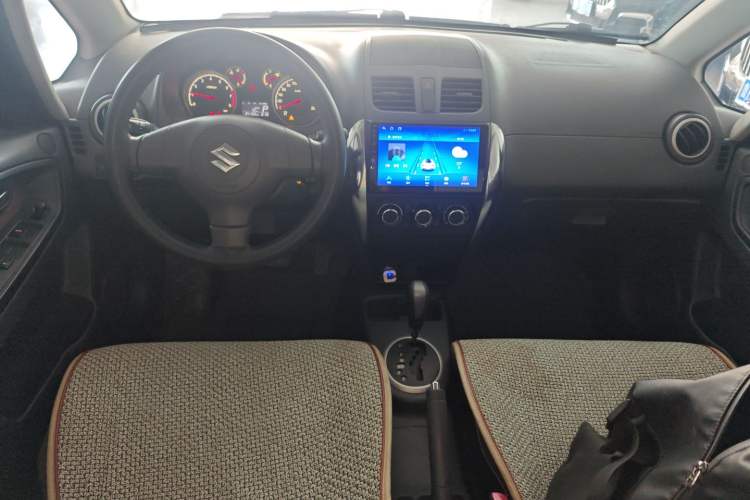 Used Suzuki SX4 2013 1.6L Automatic CoolRide Model Center Console