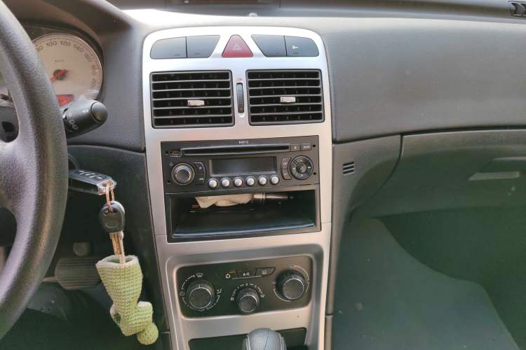 Used Peugeot 307 2012 Hatchback 1.6L Automatic Comfort Edition
