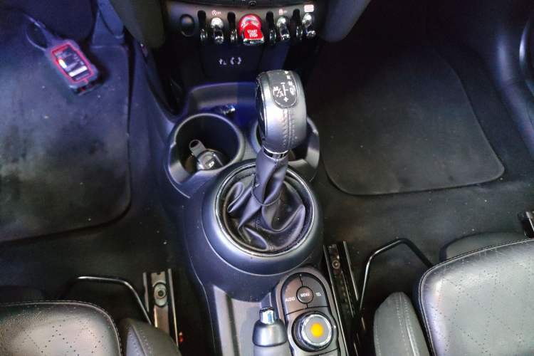 Used MINI MINI 2017 1.5T COOPER Limited Edition in Ice Blue