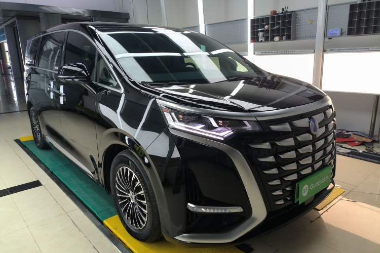 Used Denza D9 2022 DM-i 1040 Prestige Model