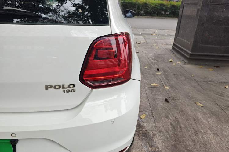 Used Volkswagen Polo 2016 1.6L Automatic Comfort Model
