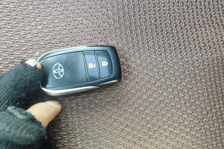 Used Toyota Highlander 2018 2.0T Four-Wheel Drive Luxury Edition 7 Seats China V Emission Standard
