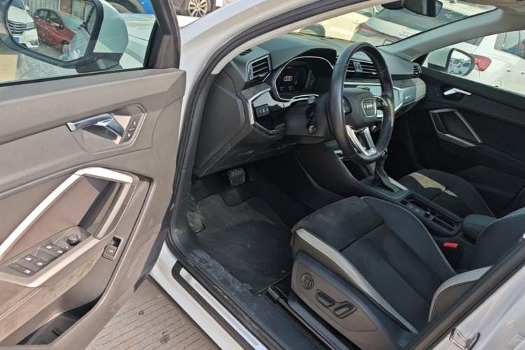 Used Audi Q3 2019 35 TFSI Advanced Dynamic Edition
