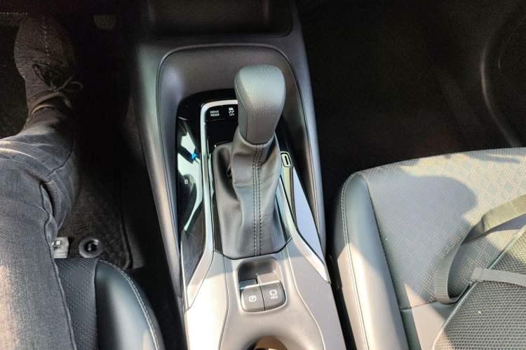 Used Toyota Corolla 2024 1.8L Smart Electric Hybrid Dual-Engine Elite Edition Gear Lever