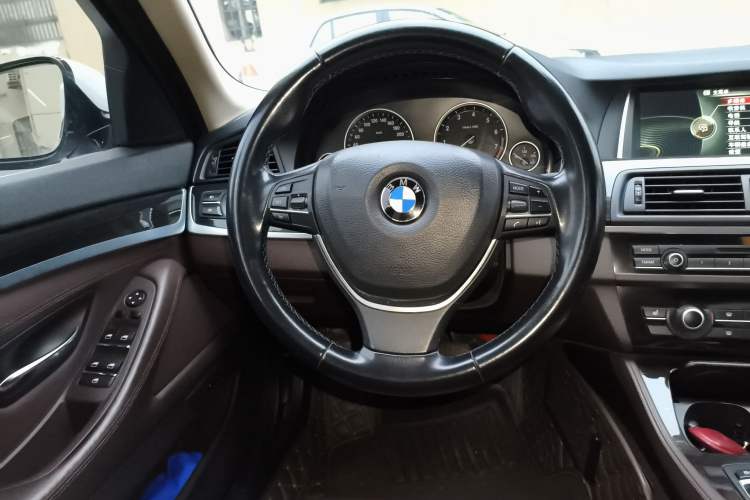 Used BMW 5 Series 2014 525Li Luxury Design Package
