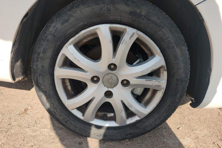 Used Haima M3 2014 1.5L Manual Comfort Model Right Front Wheel Hub