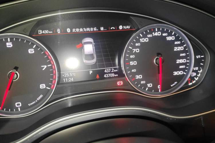 Used Audi A7 2014 50 TFSI quattro Comfort Model Odometer Close Up