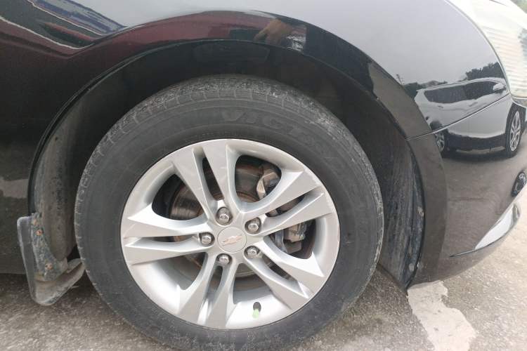 Used Chevrolet Cruze 2015 1.5L Classic SL MT Right Front Wheel Hub