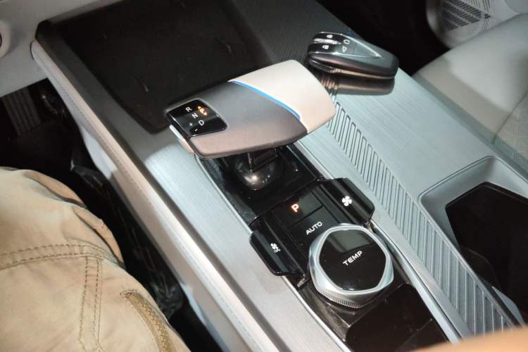 Used CHANGAN OSHAN Z6 New Energy 2023 ZhiDian iDD 150KM Flagship PLUS Gear Lever