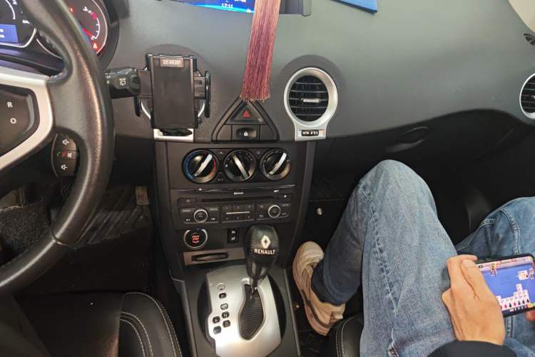 Used Renault Koleos 2014 Revised Version 2.0L Two-Wheel Drive Standard Edition Audio And AC Panel