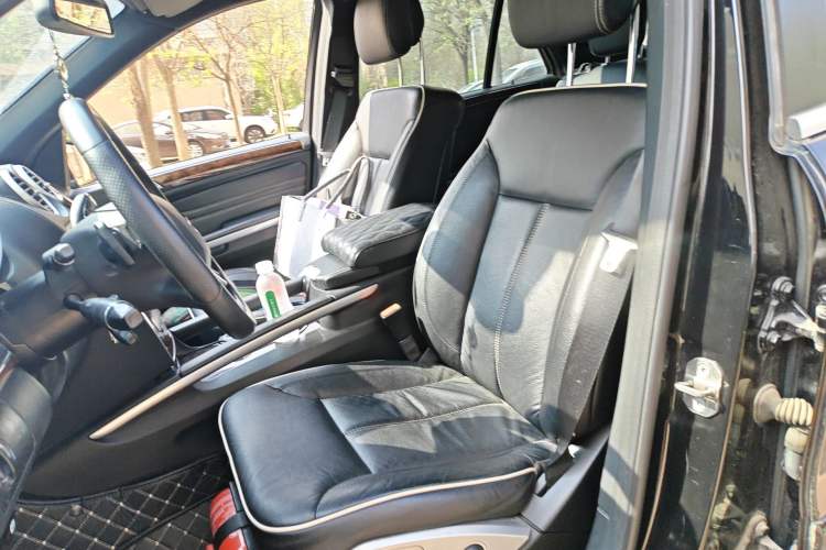 Used Mercedes-Benz M-Class 2010 ML 350 4MATIC Luxury Special Edition Left Front Seat