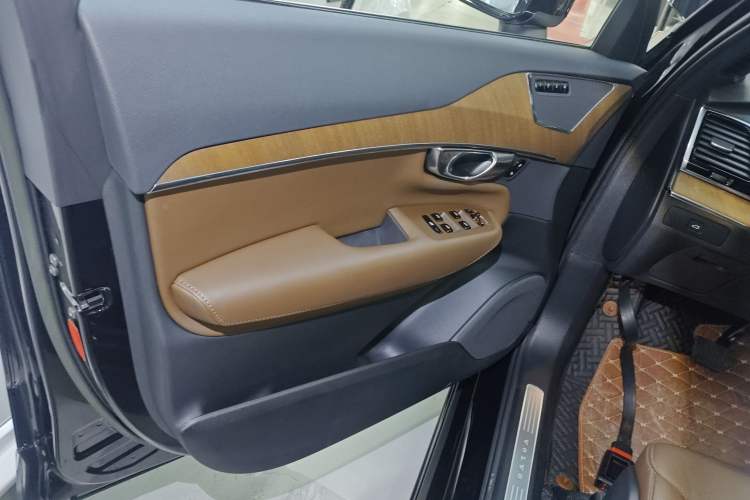 Used Volvo XC90 2023 B6 Zhiyi Luxury Edition 7-Seater