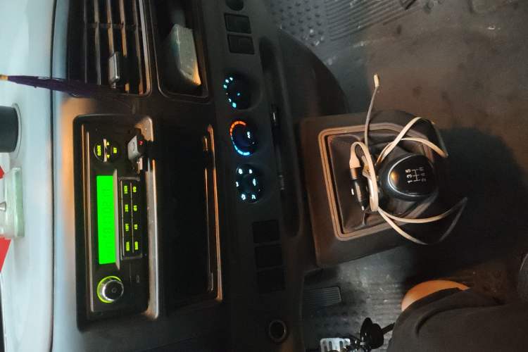 Used JMC Transit 2017 2.8T Commercial Version Long Wheelbase Mid-Roof 6/7/8-Seater JX493 Audio And AC Panel