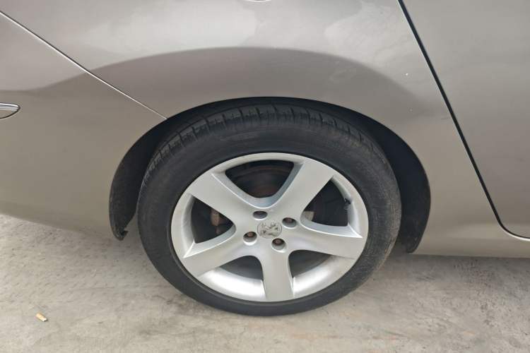 Used Peugeot 408 2013 2.0L Automatic Comfort Edition
