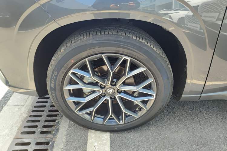 Used CHANGAN UNI-Z New Energy 2025 Model, Smart New Blue Whale 125km Battleship+ Version Left Front Wheel Hub