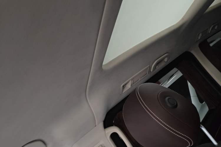 Used Mercedes-Benz V-Class 2021 V 260 L Long-wheelbase Luxury Edition