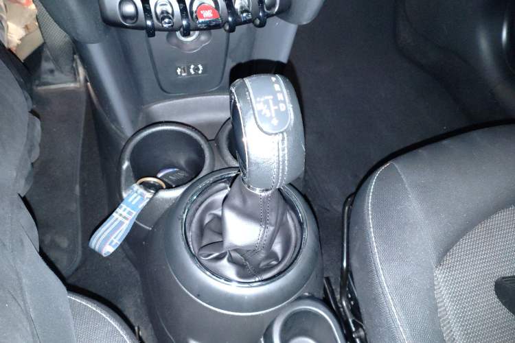 Used MINI 2016 1.2T ONE Pioneer Edition Gear Lever