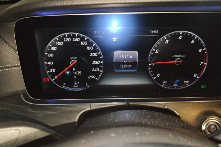 Used Mercedes-Benz E-Class 2018 Restyled E 300 L Sporty and Stylish Edition Odometer Close Up