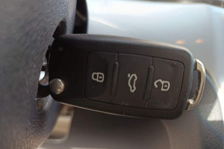 Used Volkswagen Lavida 2013 Revised Classic 1.6L Manual Fashion Edition