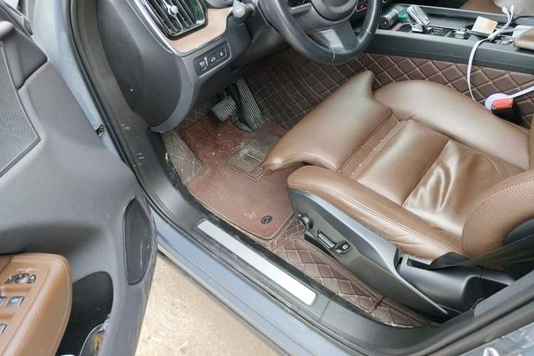 Used Volvo XC60 New Energy 2022 T8 Plug-in Hybrid All-Wheel Drive Smart Luxury Edition
