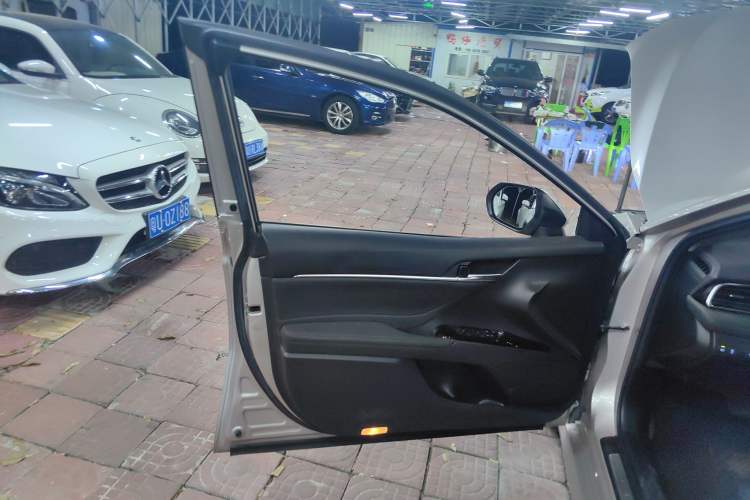 Used Toyota Camry 2021 2.0G Luxury Edition
