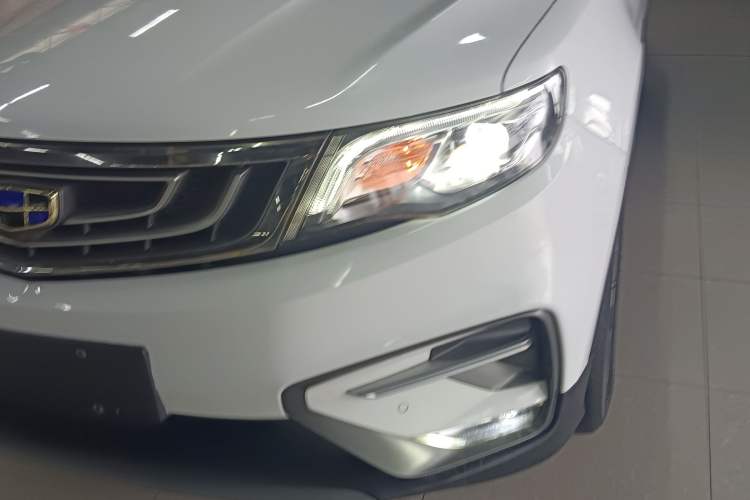 Used Geely Auto Emgrand X7 Sport 2018 1.8TD Automatic Two-Wheel Drive Smart Connect 4G Internet Edition
