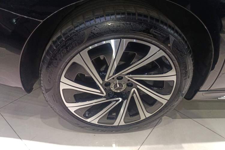 Used Mercedes-Benz E-Class 2025 E 300 L Luxury Model Right Rear Wheel Hub