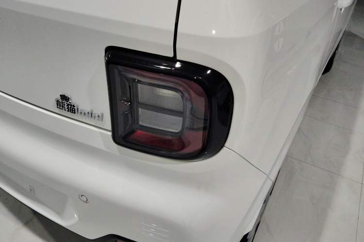 Used Geely Galaxy Panda 2024 Panda Mini 200km Endurance Bear
