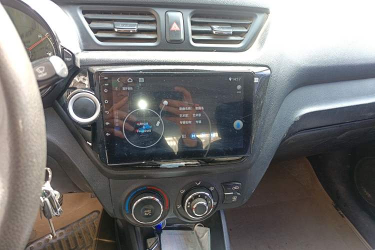 Used Kia K2 2012 Sedan 1.4L MT GLS Commemorative Edition
