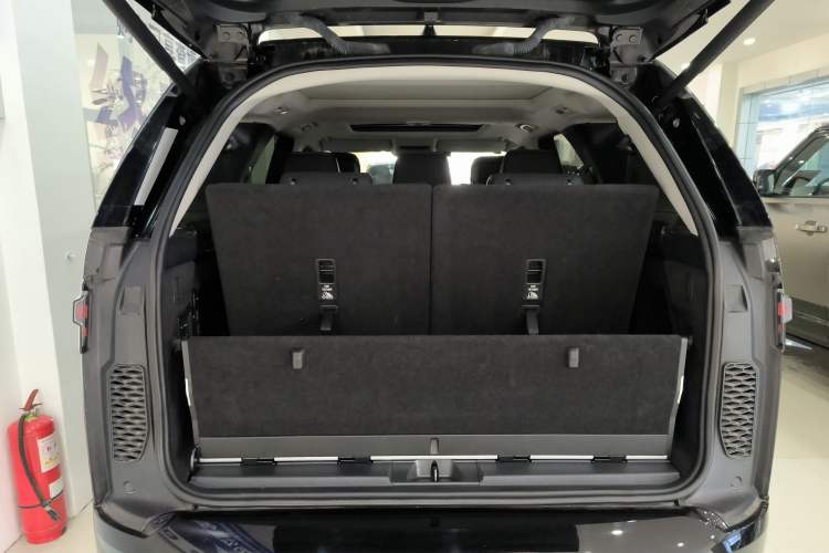 Used Land Rover Discovery 2023 Restyled 360 PS R-Dynamic SE