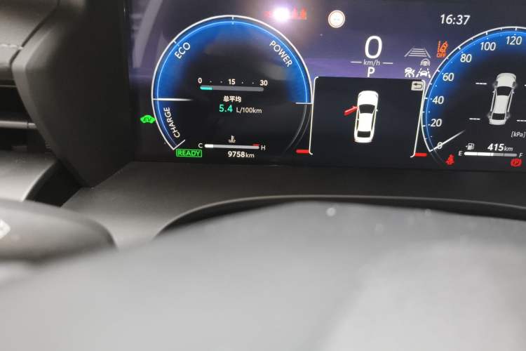 Used Toyota Camry 2026 Model Dual-Engine 2.5HXS Sport Plus Edition Odometer Close Up