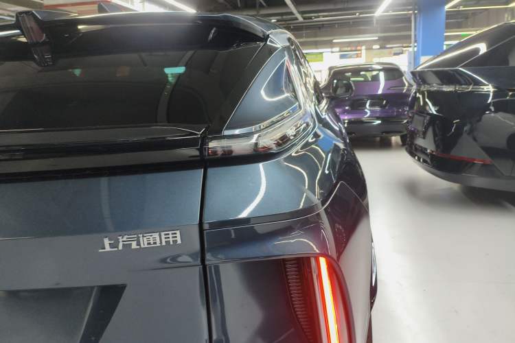 Used Cadillac LYRIQ 2024 Rear-Drive Standard Range Luxury Edition Right Rear Taillight