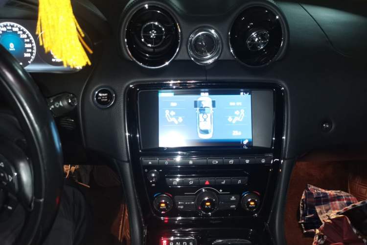 Used Jaguar XJ 2016 XJL 2.0T Two-Wheel-Drive Elegant Business Edition
