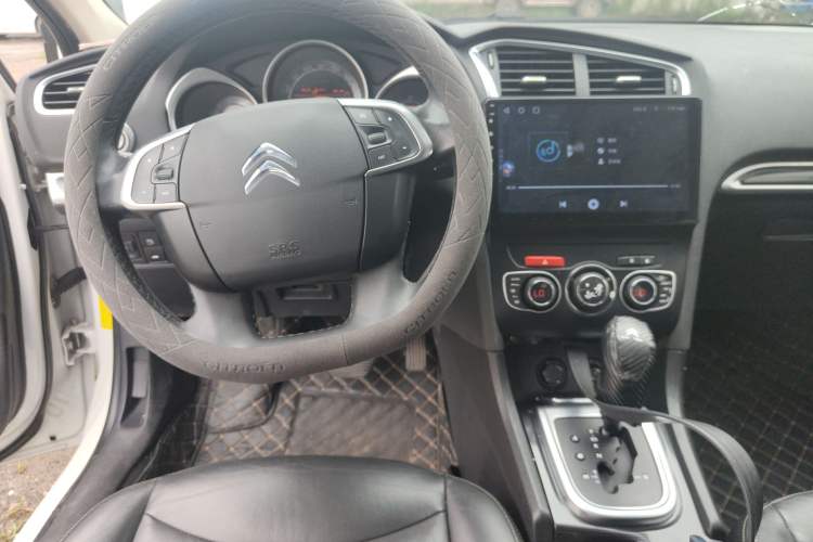 Used Citroen C4L 2014 1.6THP Intelligent Drive Automatic Dynamic Model Center Console