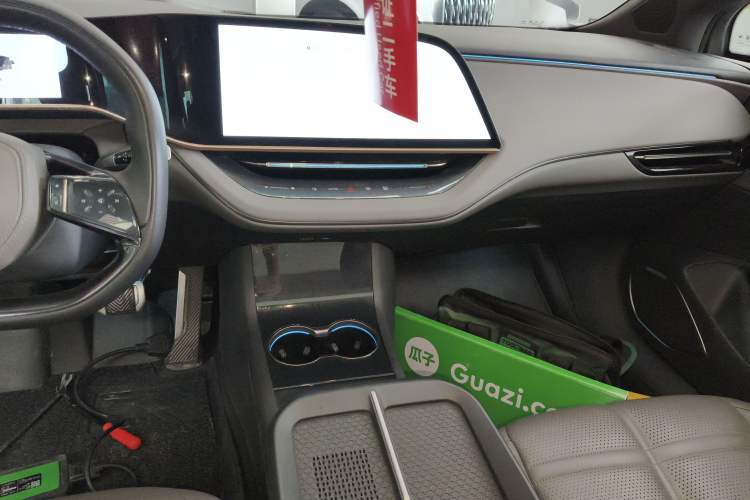 Used Hongqi EH7 2024 760 Pro+ Four-Wheel Drive Version Audio And AC Panel