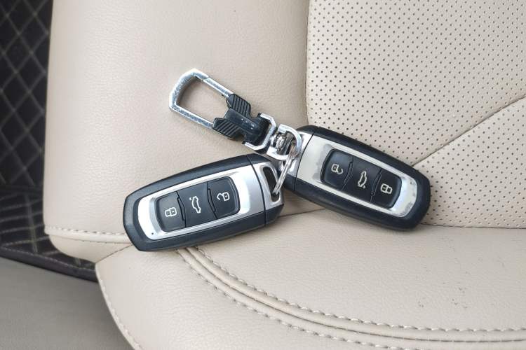 Used Geely Auto Emgrand 2017 Sedan Million Edition 1.5L Manual Luxury Model Vehicle Key