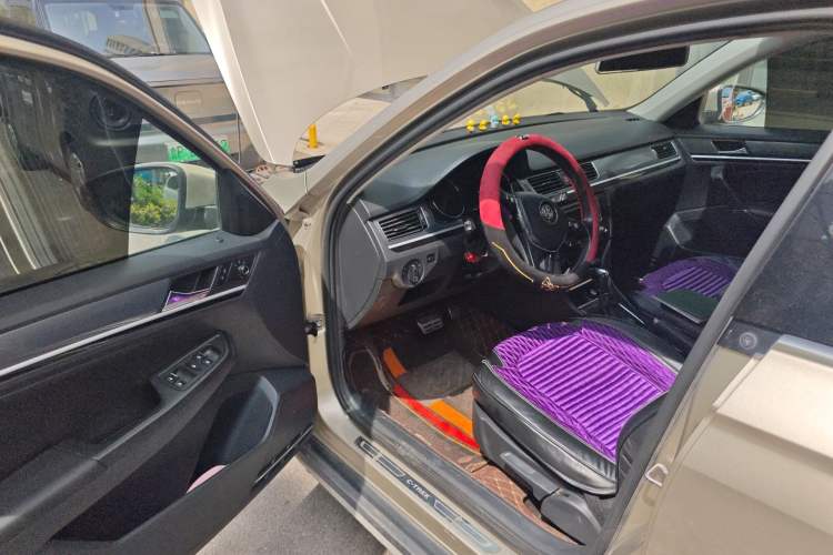 Used Volkswagen C-TREK 2017 230TSI DSG Comfort Version Driver Seat