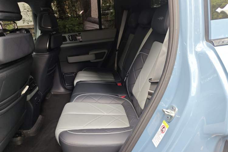 Used Formula Leopard 5 2023 Navigator Edition Left Rear Seat