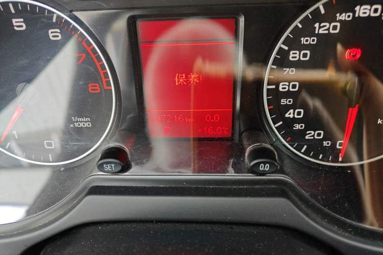 Used Audi Q5 2012 2.0TFSI Technology Model Odometer Close Up