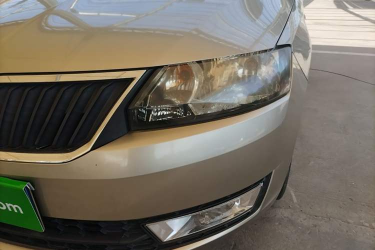 Used Skoda Rapid 2015 1.6L Manual Smart Selection Model

