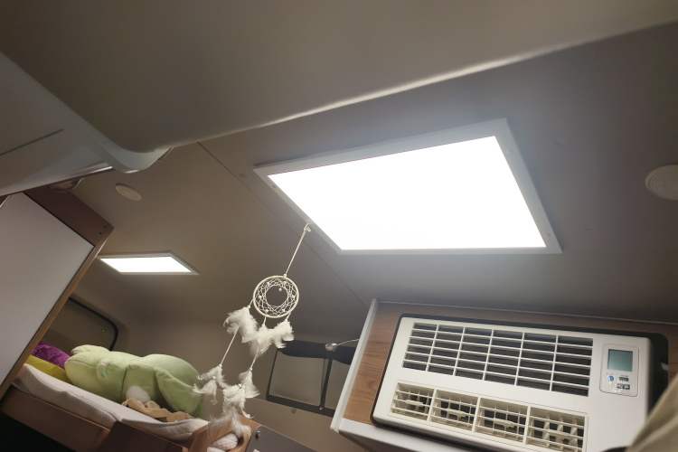 Used SAIC MAXUS V100 RV 2022 2.0T Traveler V100 Mountain Retreat Edition with Longitudinal Bed
